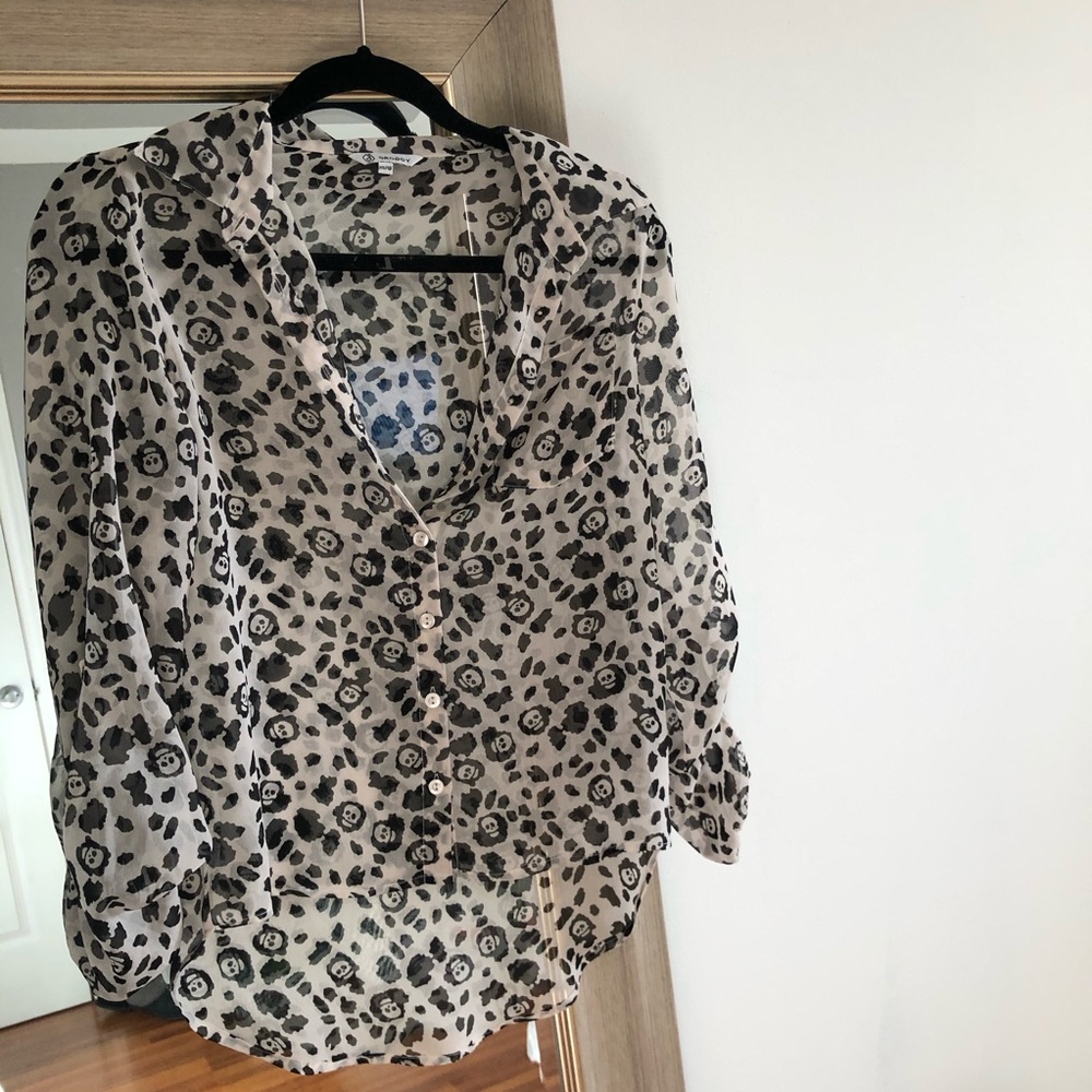 Sheer blouse with skulls